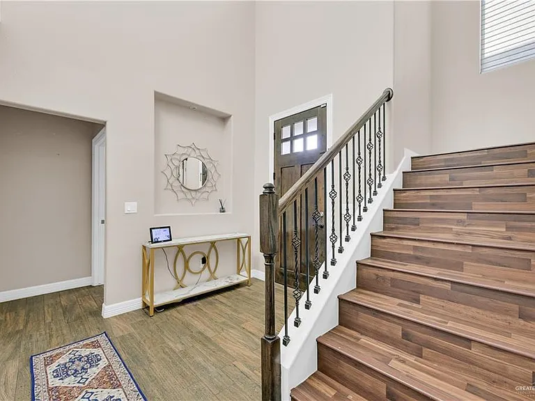 2410 Colvin Ave — Photo 9