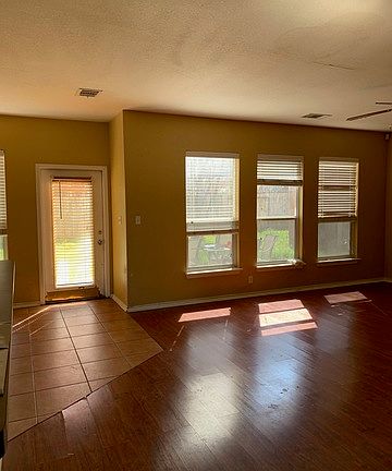 4th image of 9706 Leighs Point