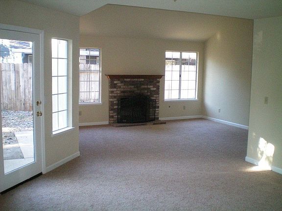 4th image of 1455 Christina Dr