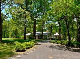 1 Barclay Woods Dr, Saint Louis, MO