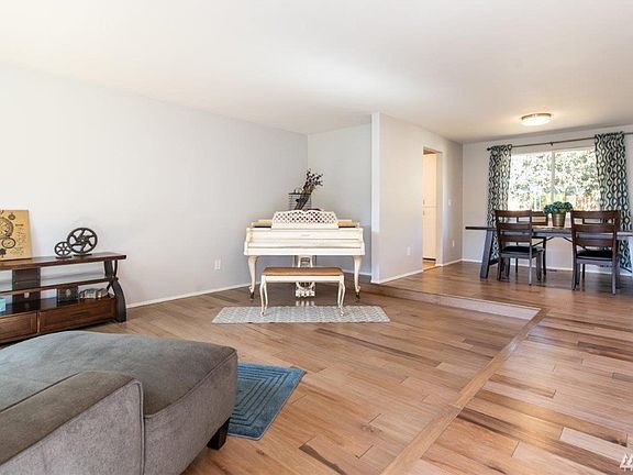 2nd image of 509 Penguin Ct SE