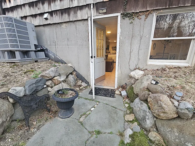 Steep Bank Rd — Photo 5