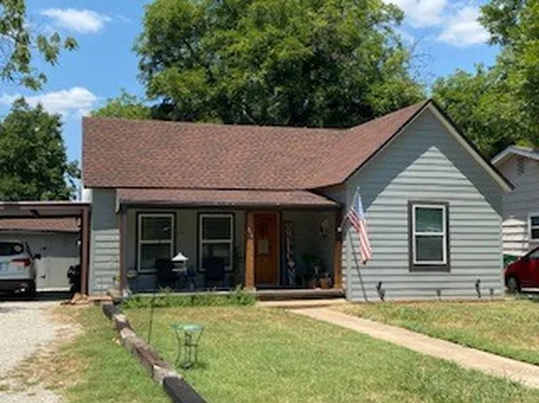 814 East St, Graham, TX 76450