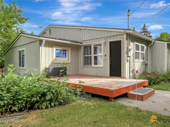 10833 E Twin Peaks Ct, Palmer, AK 99645