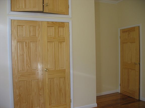 2nd image of 904 Hancock St APT 1