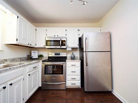 3rd image of 275 Moore Cir NE