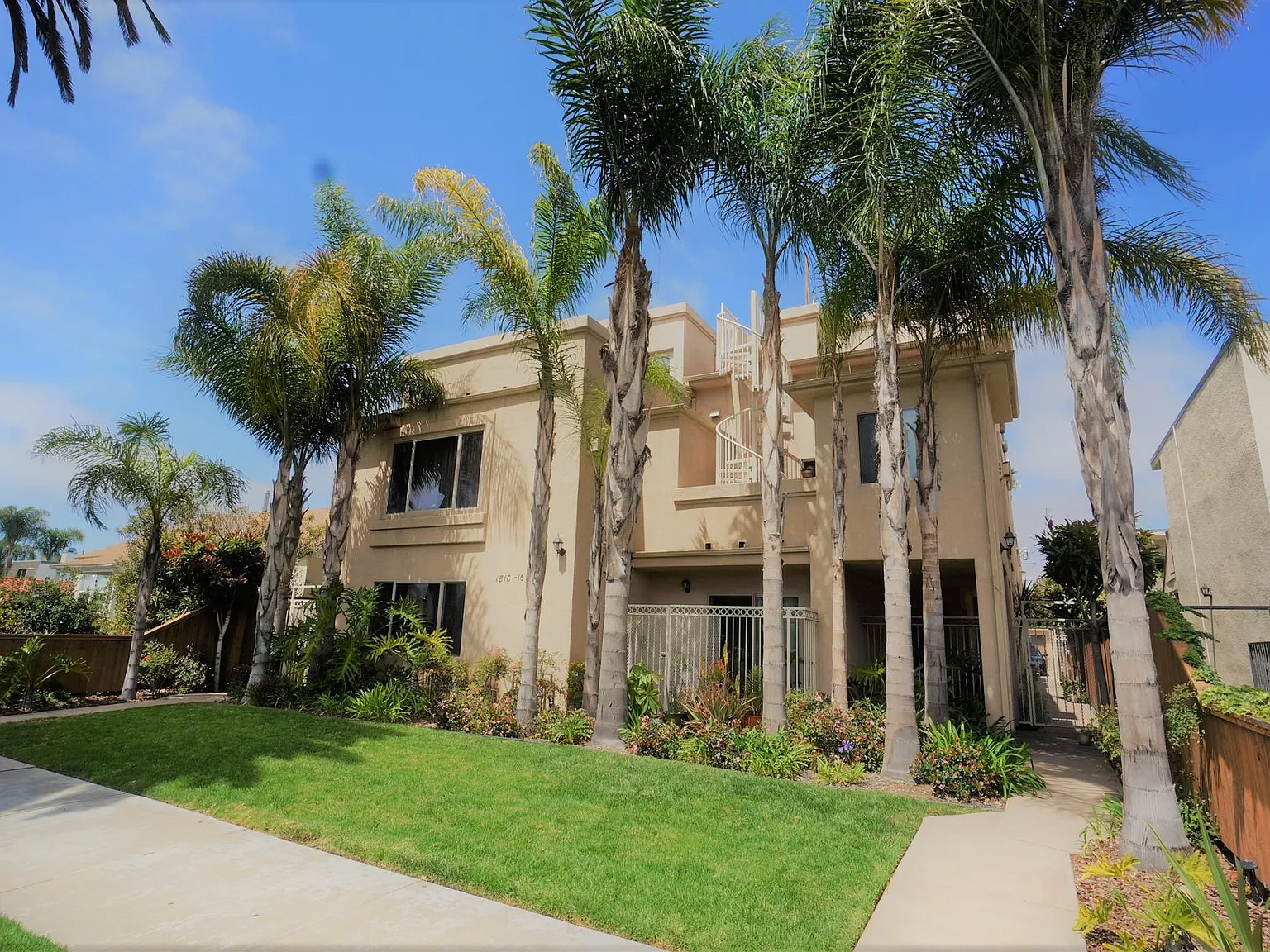 2 bed, 2.5 bath, 1390 sqft, $3,990 — Photo 1