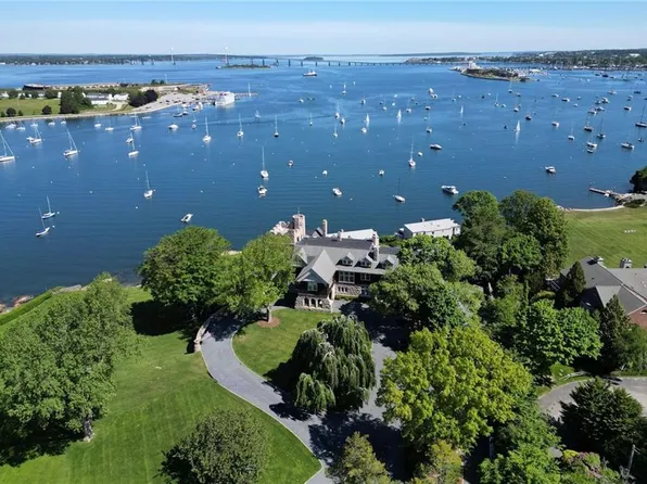 127 Harrison Ave APT 7, Newport, RI 02840