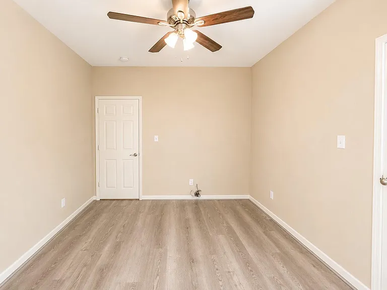 9104 N Green River Dr #E — Photo 25