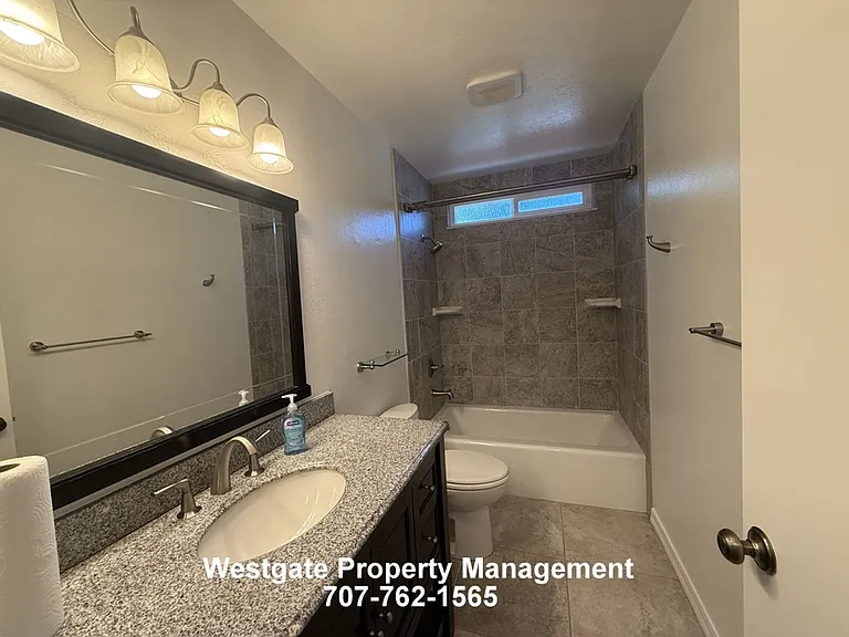 400 Smith Ct — Photo 27
