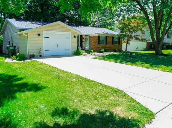 236 Las Olas Dr, Belleville, IL 62221