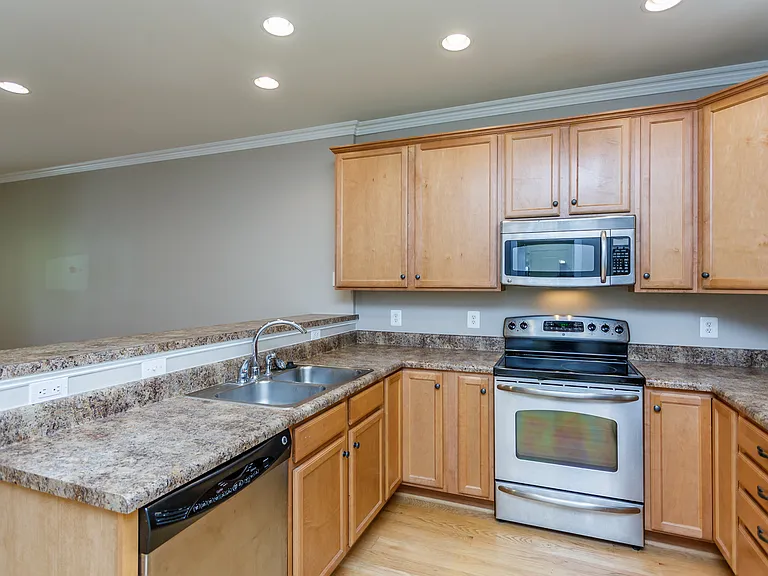 154 Brookwood Dr — Photo 4