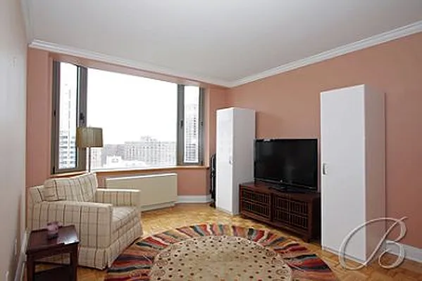 Rented by Bellmarc Realty | media 6