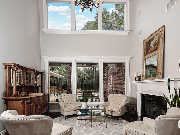 4th image of 6 Noble Bend Pl