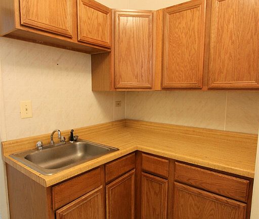 4th image of 1415 W Hutchinson St #1417