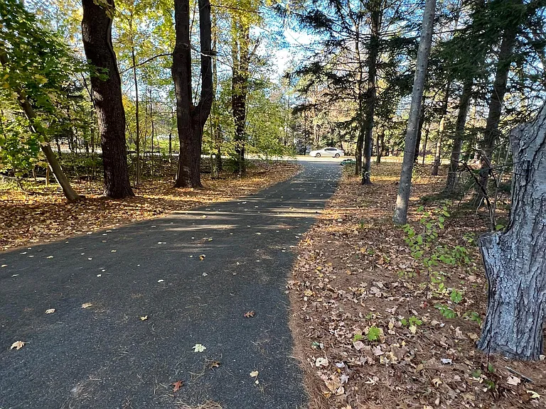 52 Dascomb Rd — Photo 40