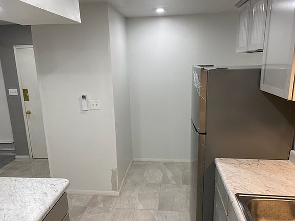 4th image of 16247 Schoolcraft St #4