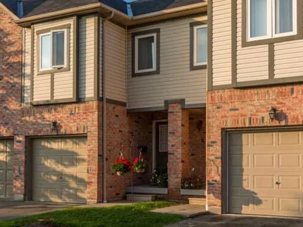 5625 Glen Erin Dr #20, Mississauga, ON L5M 6V2