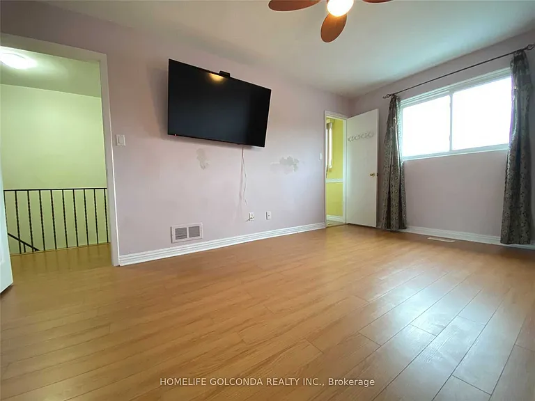 6 La Peer Blvd — Photo 9
