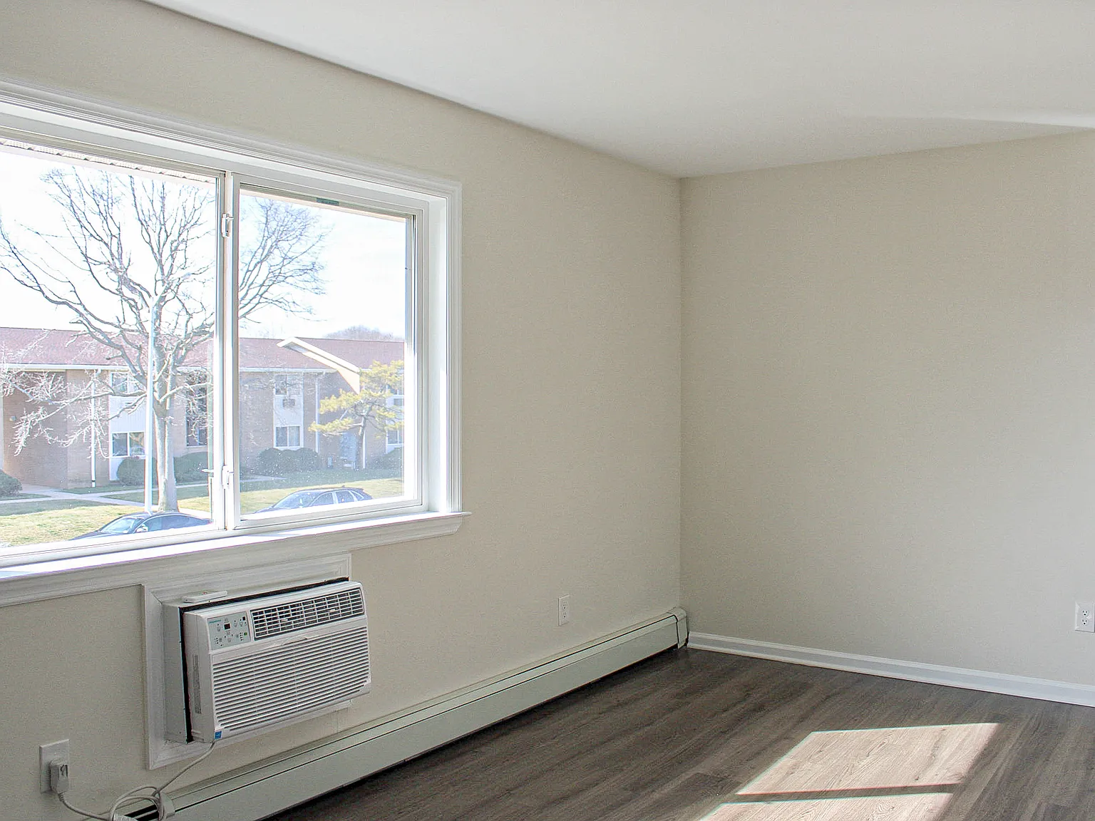 Edgewater Apartments — Photo 3