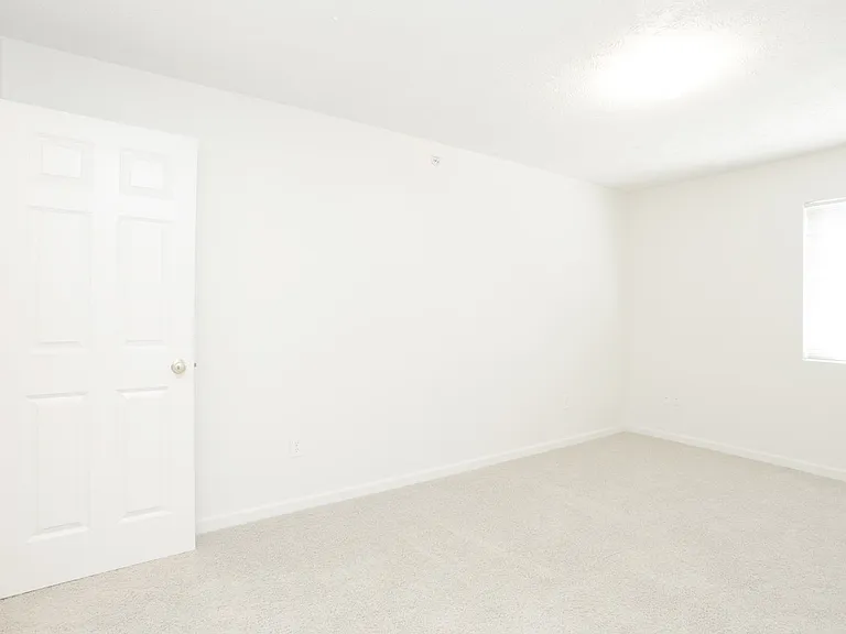 Deerfield Apartments — Photo 13