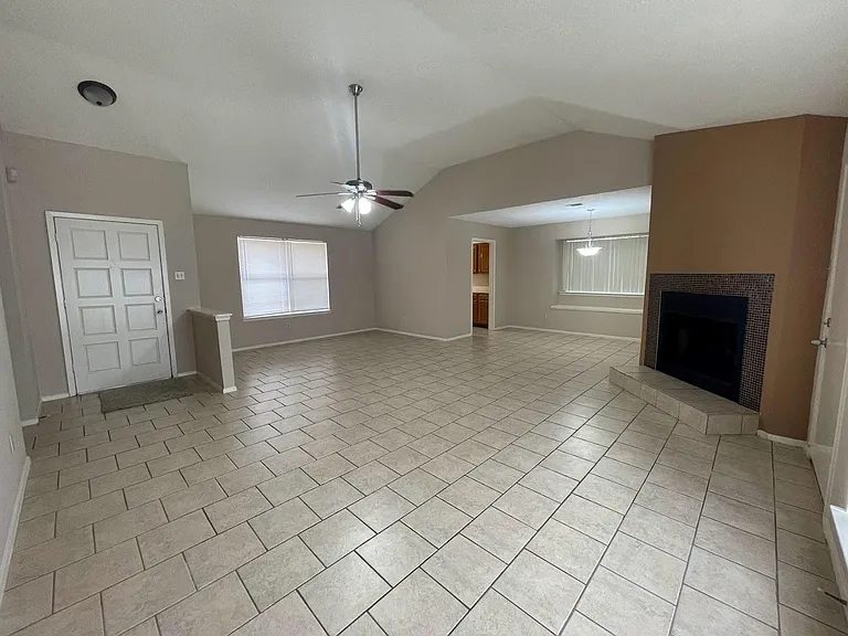 2126 Collingsfield Dr — Photo 7