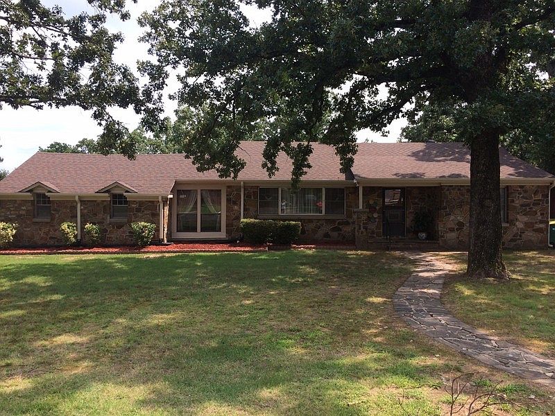 147 Sunset Drive--your new home!
						:
						Move-in ready! Click virtual tour tab to see flyer w/ info about all updates!