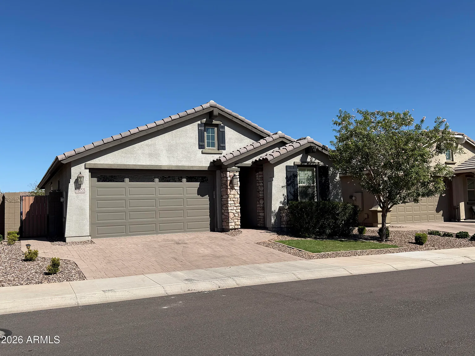3 bed, 2.0 bath, 1688 sqft, $2,350 — Photo 2