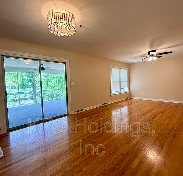 6048 Rhonda Rd — Photo 6