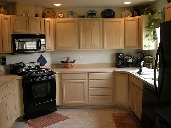 Kitchen w/gas convection oven