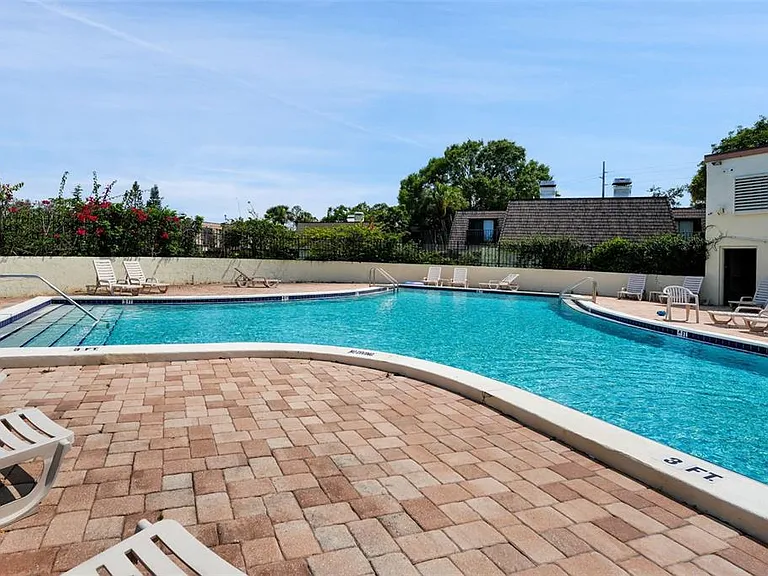 15217 W Pond Woods Dr — Photo 61