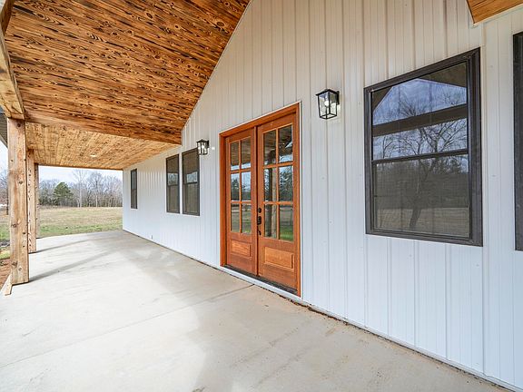 3rd image of 1030 Robbins Rd