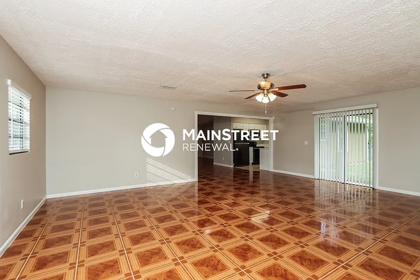 1114 Ivanhoe St NW — Photo 3