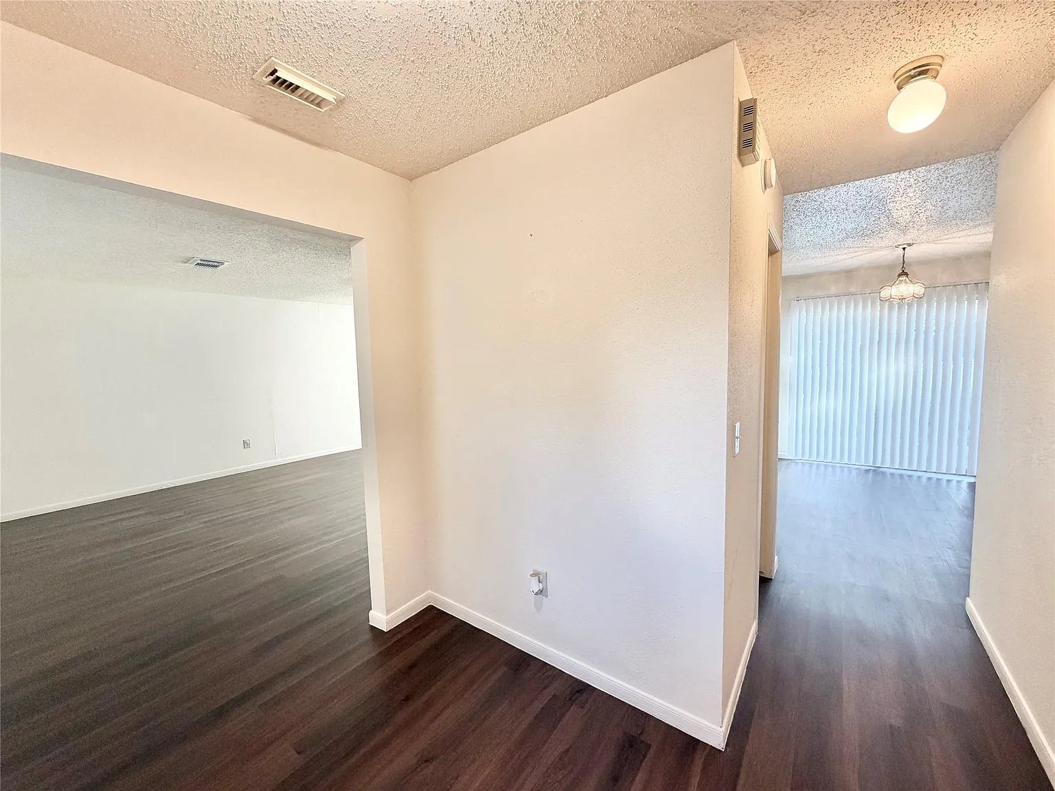 3 bed, 2.5 bath, 1760 sqft, $1,925 — Photo 3