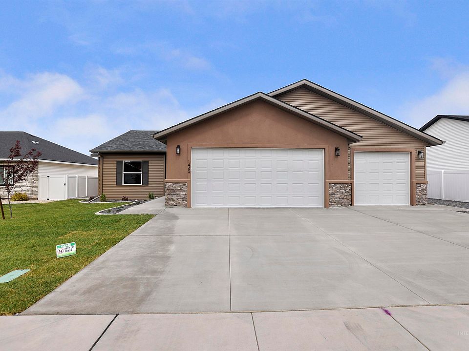 1st image of 1449 Golden Pheasant Dr