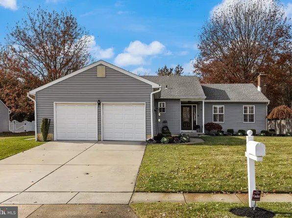 35 Greenbrook Dr, Marlton, NJ 08053