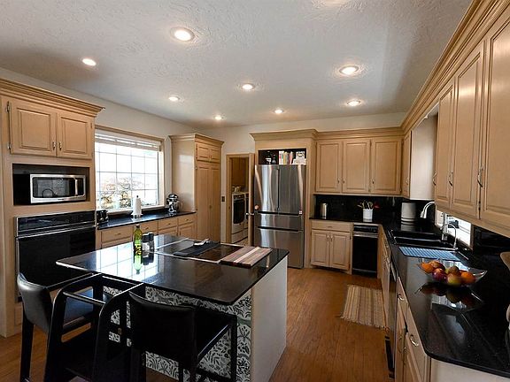 5th image of 1024 S Woodcrest Dr
