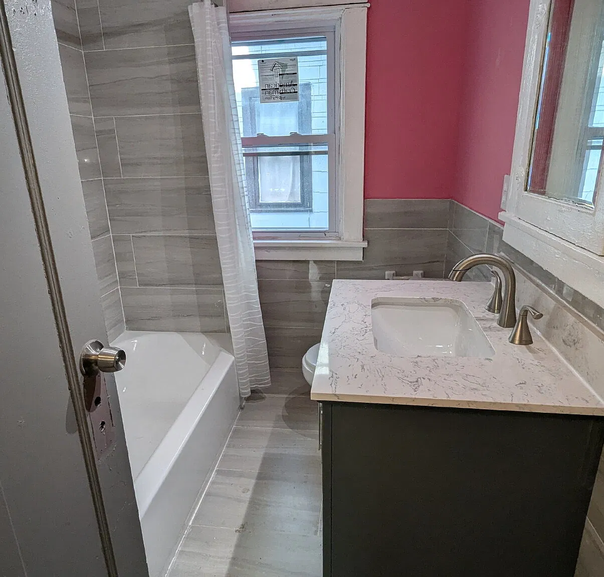 2 bed, 1.0 bath, $1,050 — Photo 3