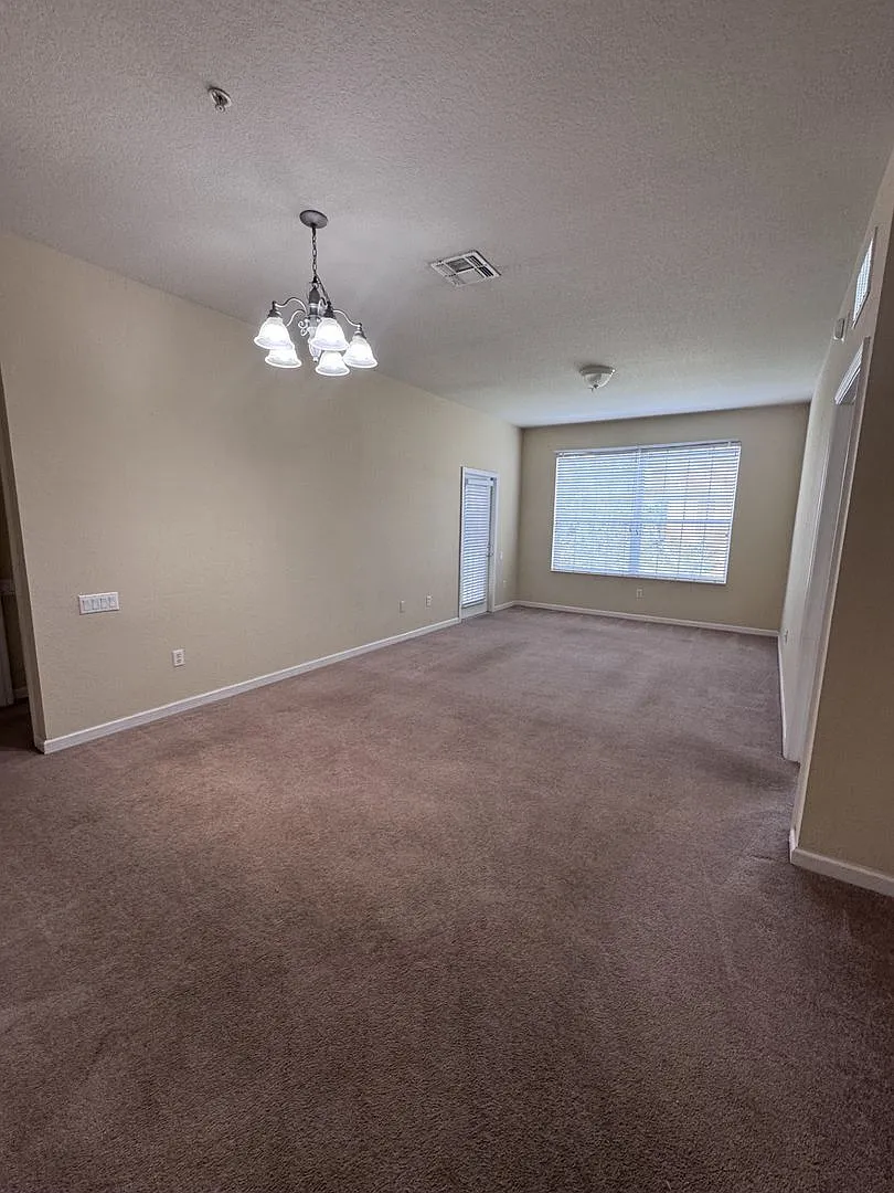 3/2 updated condo, inside gated community in Metrowest! — Photo 4