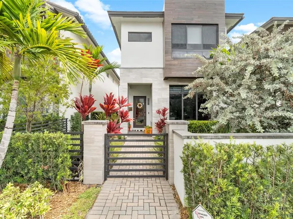 8237 NW 43rd St, Doral, FL 33166