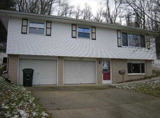 190 Valley View Dr, Coshocton, OH 43812