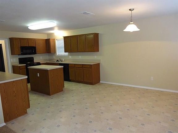 4th image of 1018 Crooked Creek Court