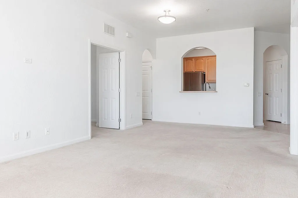 3 bed, 1447 sqft, $2,200 — Photo 4