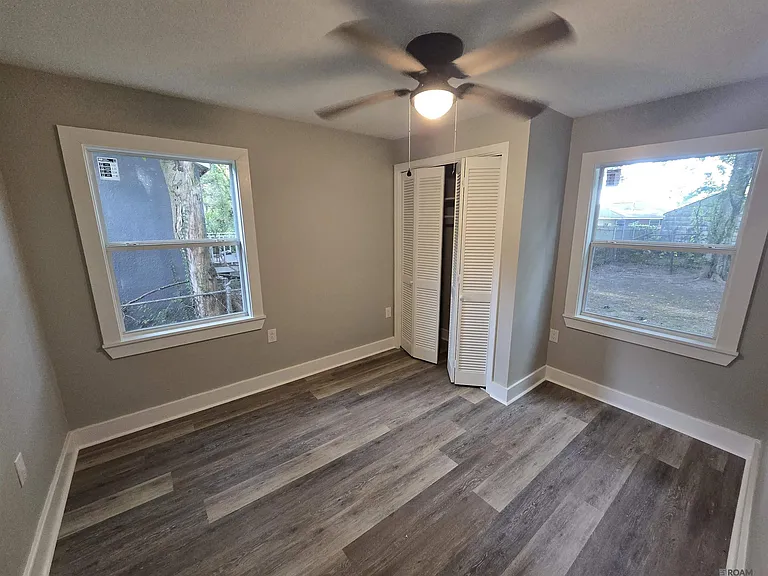 4927 Jean St — Photo 17