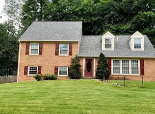 4722 Pickett Rd, Fairfax, VA 22032