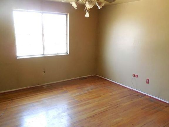 4th image of 37521 Hillcrest Dr