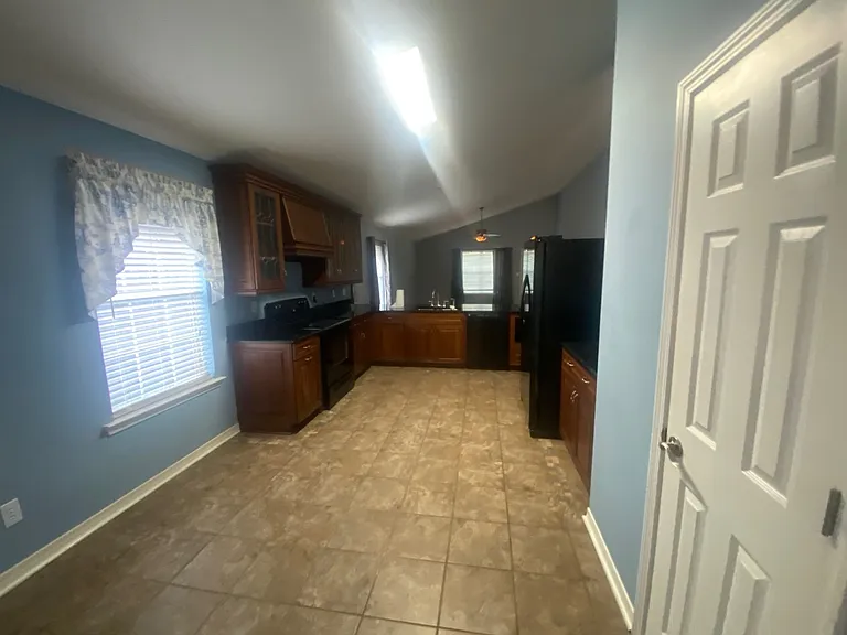 8251 Magnolia Village Dr N — Photo 18