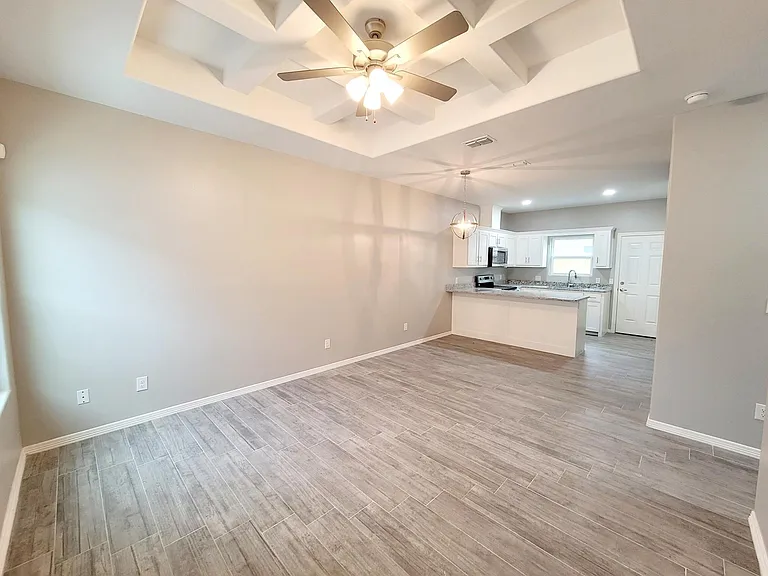1909 Davenport St #1 — Photo 5