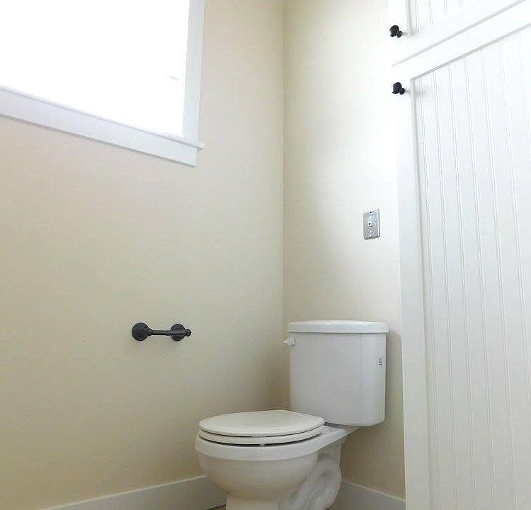 Master bath and linen closet
