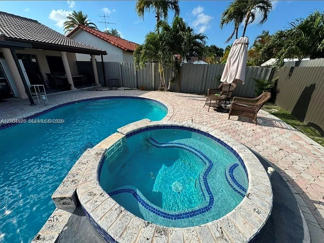 3 bed, 1642 sqft, $4,700 — Photo 1